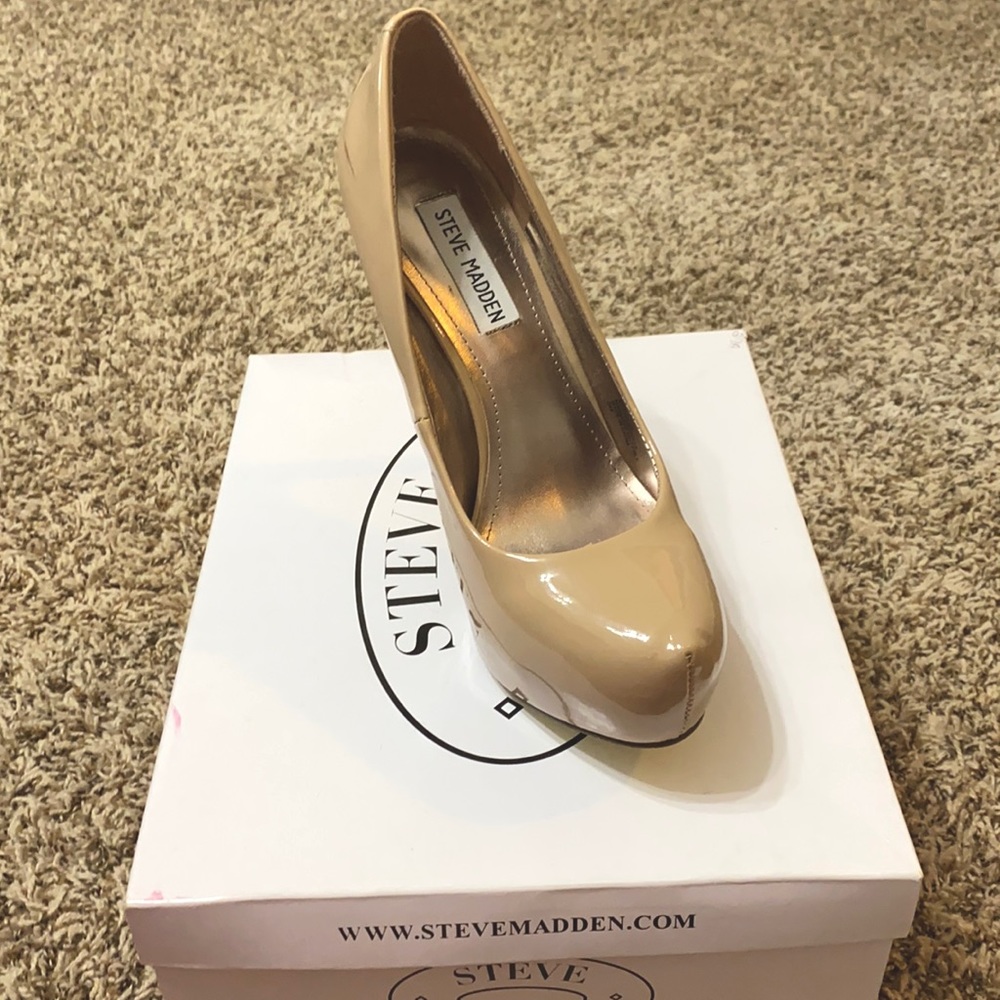 Steve Madden perfect  nude heels